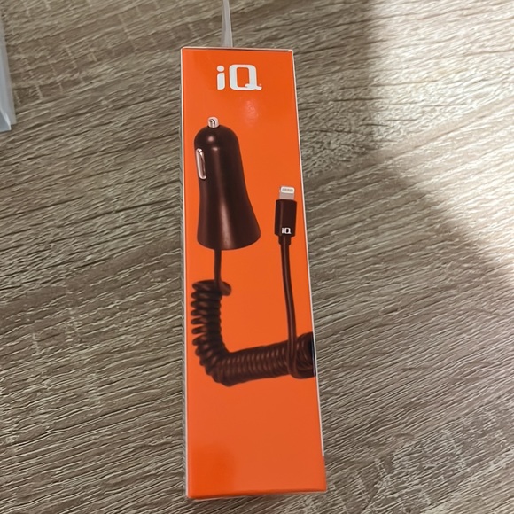 iQ Mobile Power Rapid In-Car Charger - Picture 3 of 4